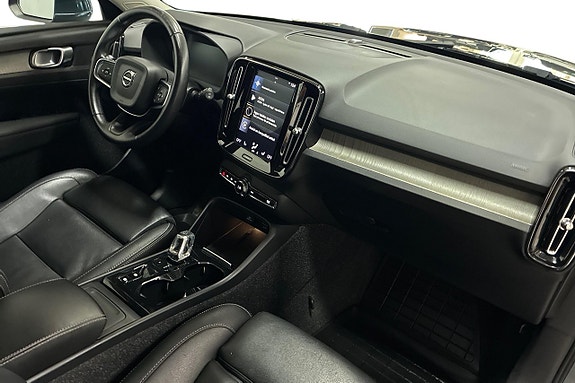 Volvo XC40 14 of 25