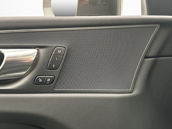 Volvo XC60 14 of 30