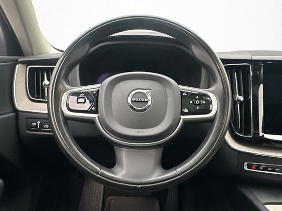 Volvo XC60 18 of 30