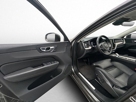 Volvo XC60 13 of 30