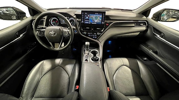 Toyota Camry 6 of 21