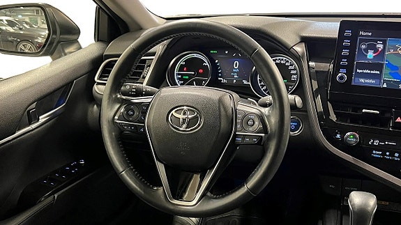 Toyota Camry 9 of 21