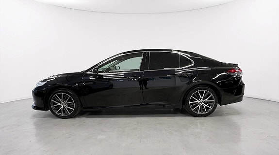 Toyota Camry 3 of 21