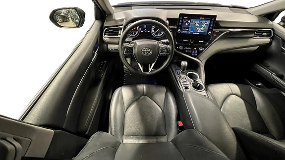 Toyota Camry 7 of 21