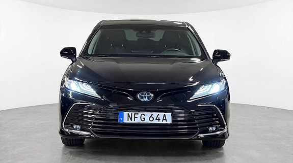 Toyota Camry 2 of 21