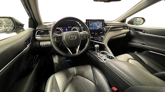 Toyota Camry 8 of 21