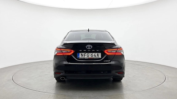 Toyota Camry 5 of 21