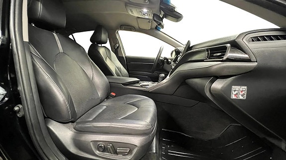 Toyota Camry 14 of 21