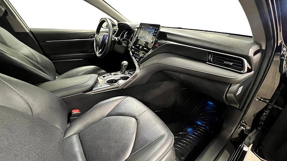 Toyota Camry 15 of 21