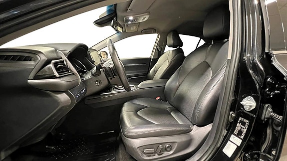 Toyota Camry 11 of 21