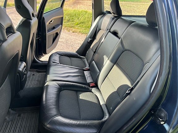Volvo V70 7 of 10