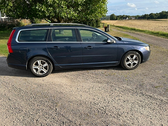 Volvo V70 3 of 10