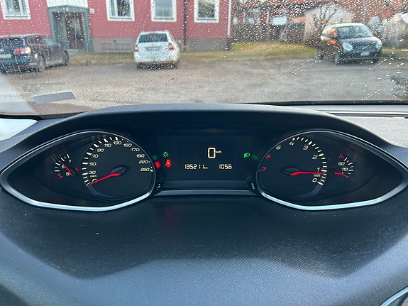 Peugeot 308 SW 11 of 16