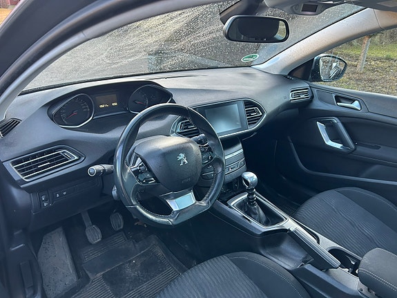 Peugeot 308 SW 6 of 16