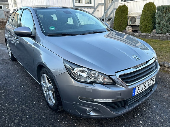 Peugeot 308 SW 2 of 16