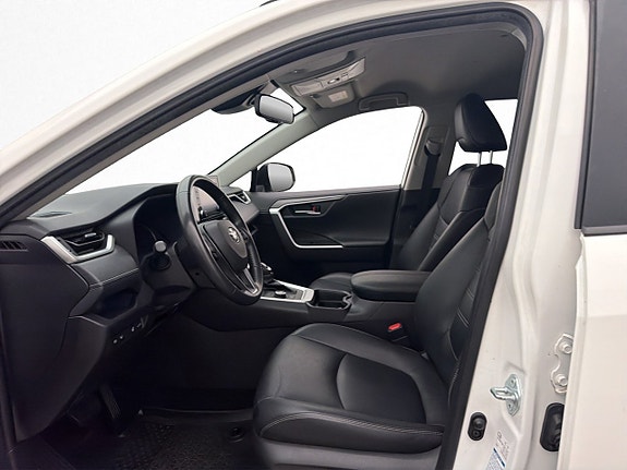 Toyota RAV4 12 of 30