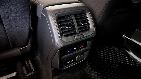 Volkswagen Tiguan 18 of 24