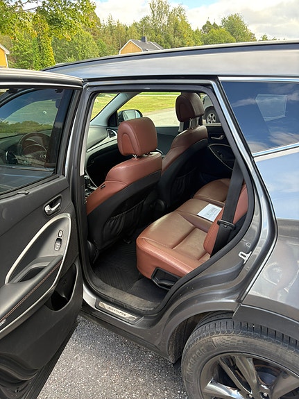 Hyundai Santa Fe 7 of 12