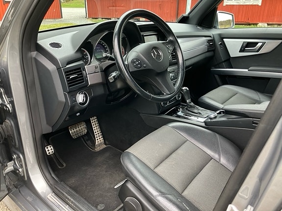 Mercedes-Benz GLK250 7 of 9