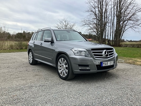 Mercedes-Benz GLK250 2 of 9