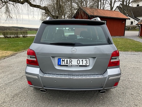 Mercedes-Benz GLK250 4 of 9