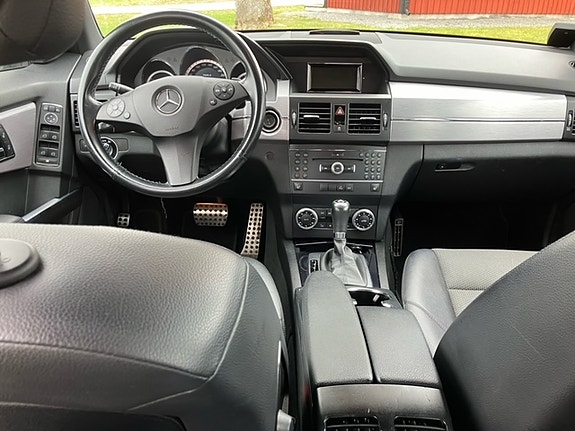 Mercedes-Benz GLK250 8 of 9