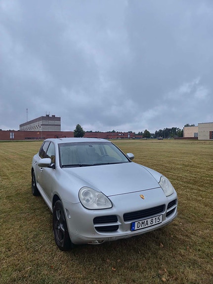 Porsche Cayenne 5 of 5