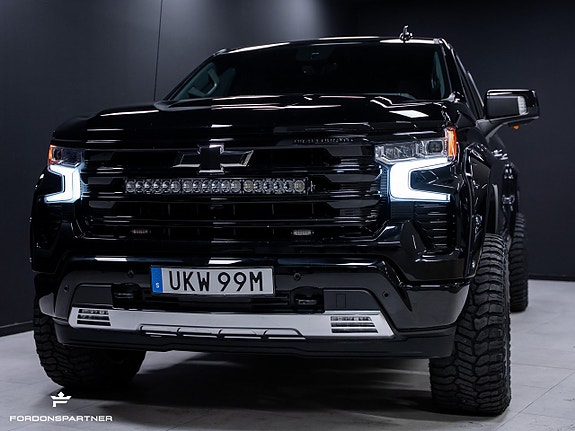 Chevrolet Silverado 1500 2 of 30