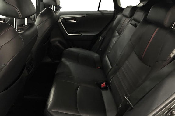 Toyota RAV4 14 of 30