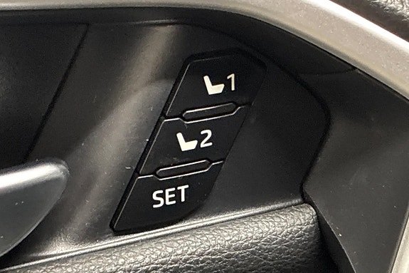 Toyota RAV4 28 of 30