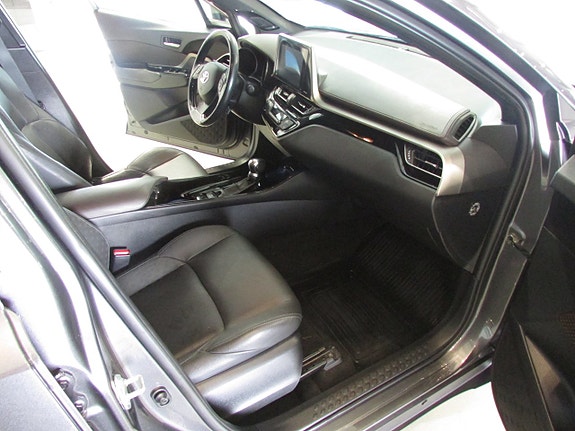 Toyota C-HR 10 of 23