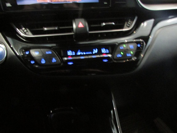 Toyota C-HR 14 of 23
