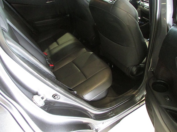Toyota C-HR 12 of 23