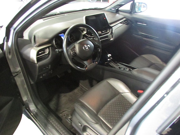 Toyota C-HR 9 of 23