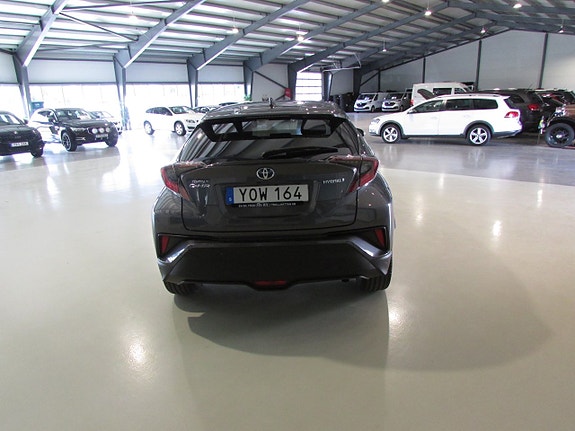 Toyota C-HR 6 of 23