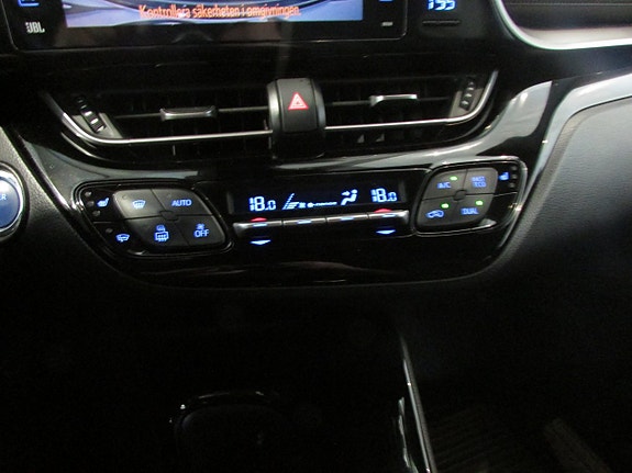Toyota C-HR 16 of 23