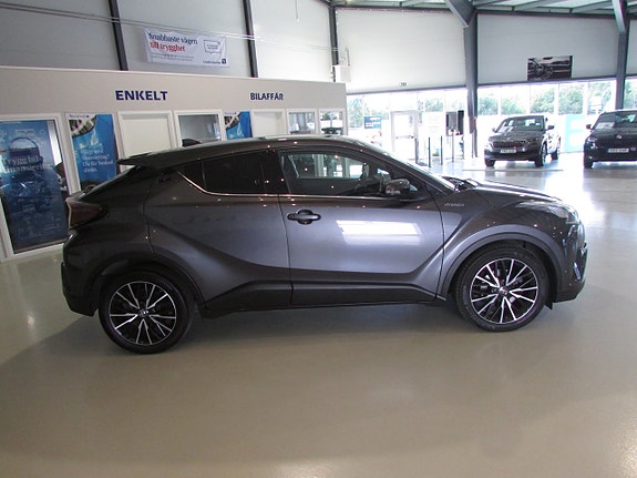 Toyota C-HR 4 of 23