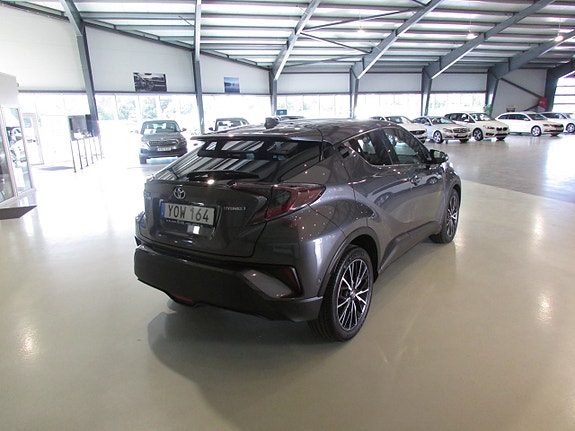 Toyota C-HR 5 of 23