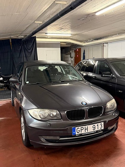 BMW 118i 4 of 5