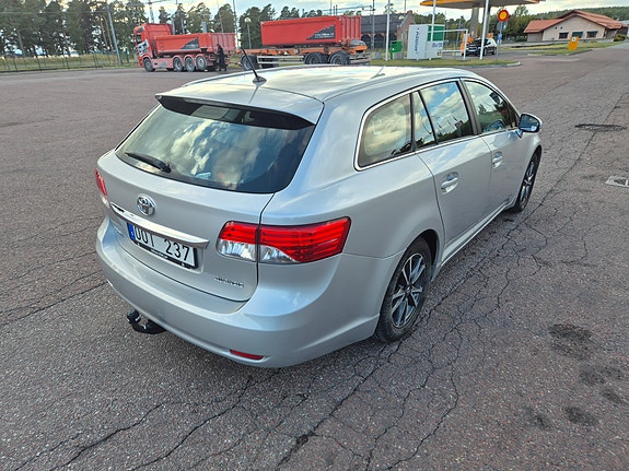 Toyota Avensis 5 of 6
