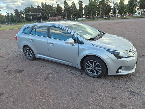 Toyota Avensis 4 of 6