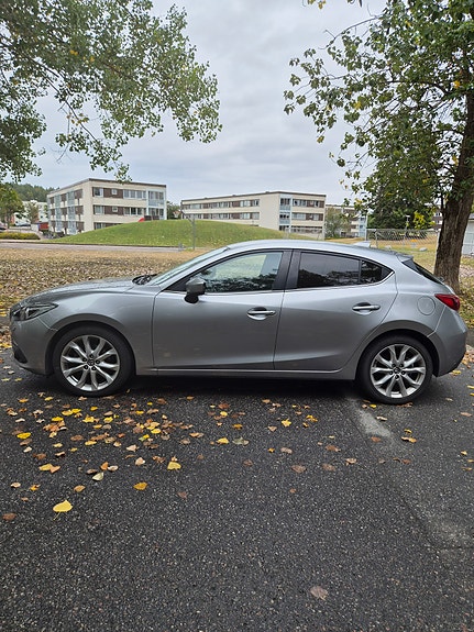 Mazda 3 3 of 8