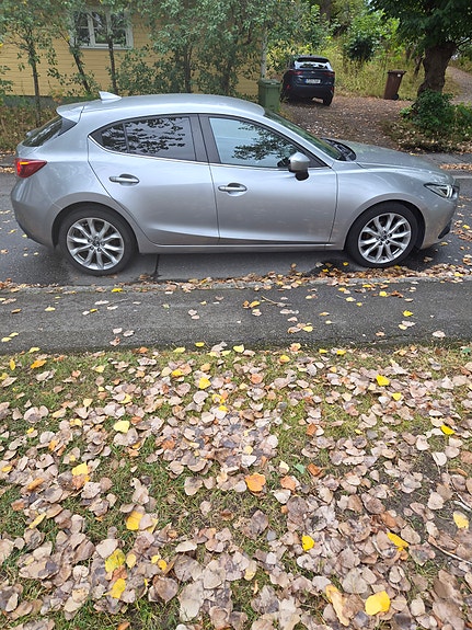 Mazda 3 4 of 8