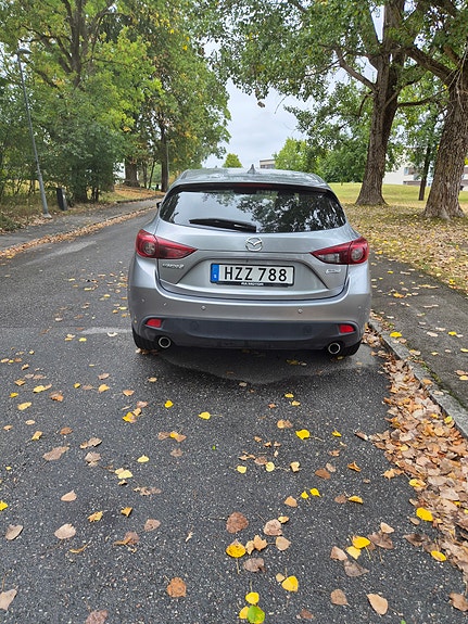 Mazda 3 2 of 8