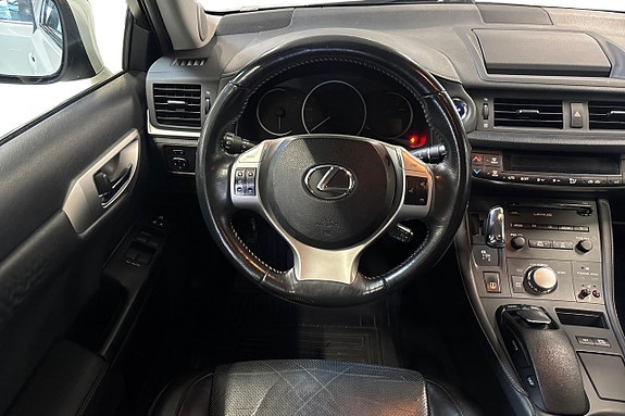 Lexus CT200h 16 of 23