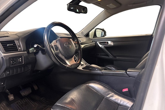 Lexus CT200h 13 of 23