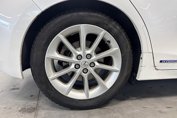 Lexus CT200h 11 of 23