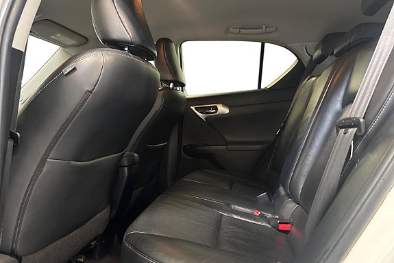 Lexus CT200h 14 of 23