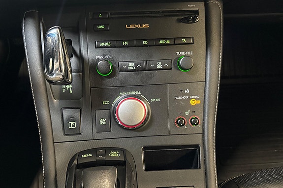 Lexus CT200h 23 of 23