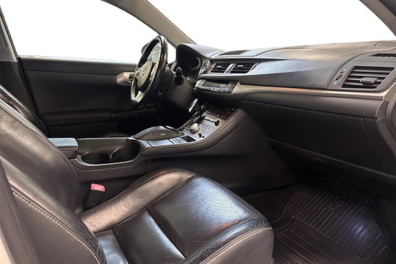 Lexus CT200h 15 of 23